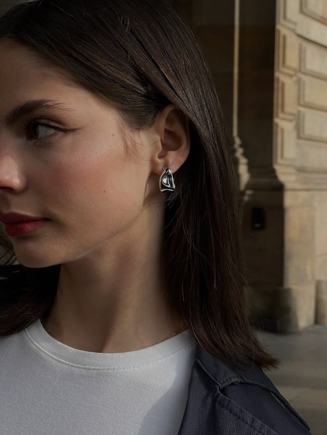 Asymetrické náušnice 🤍 ~ #perfectpiece pro každodenní nošení & speciální příležitosti. ✨