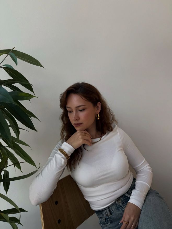 Blue jeans, white shirt & #francobene jewelry. 💛 ~ Kombinace, která nikdy nezklame. ✨